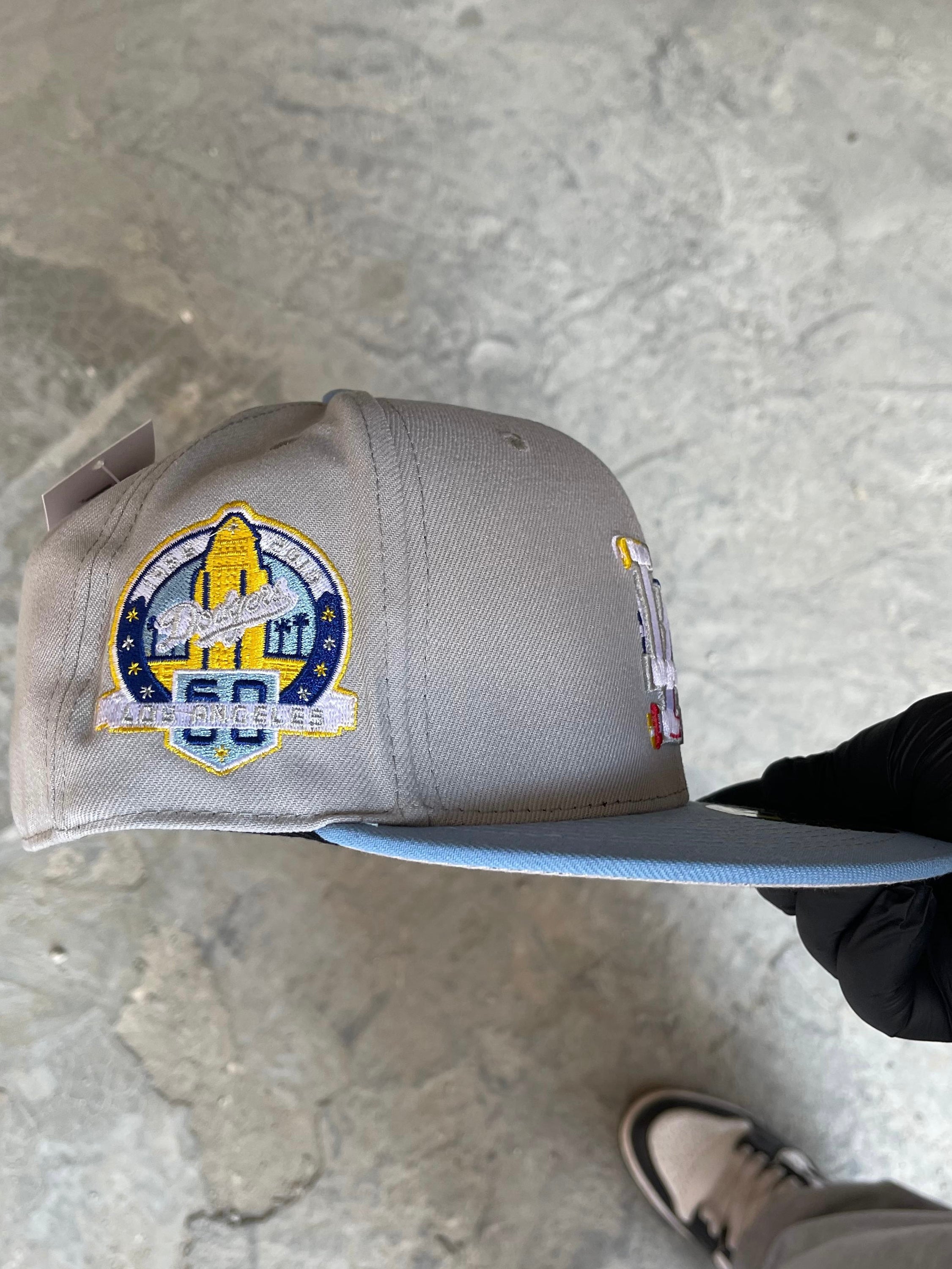 •Los Angeles dogers color brush
fitted cap.