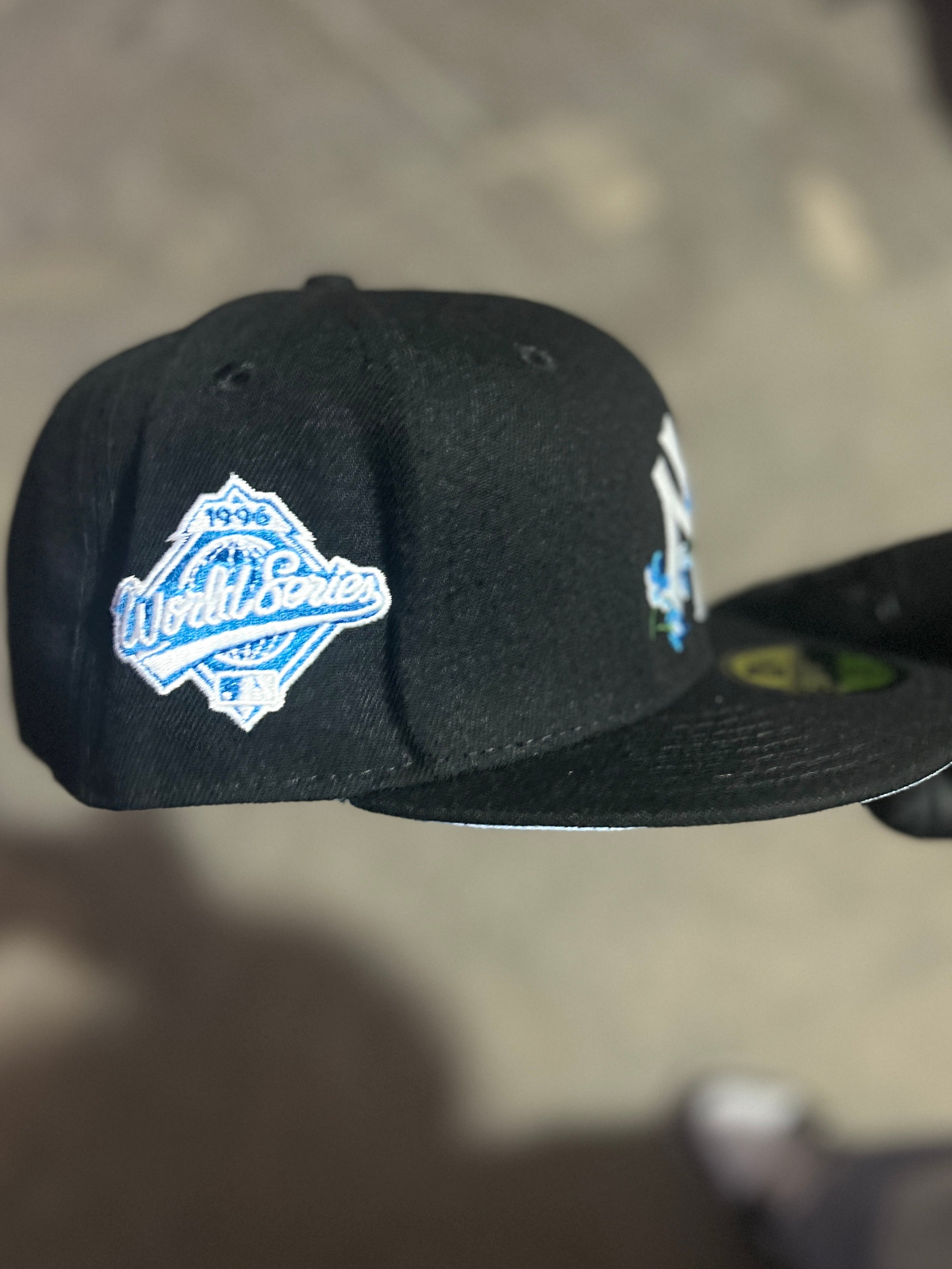 New York Yankees New Era Navy Bloom Side Patch 59FIFTY Fitted Hat.