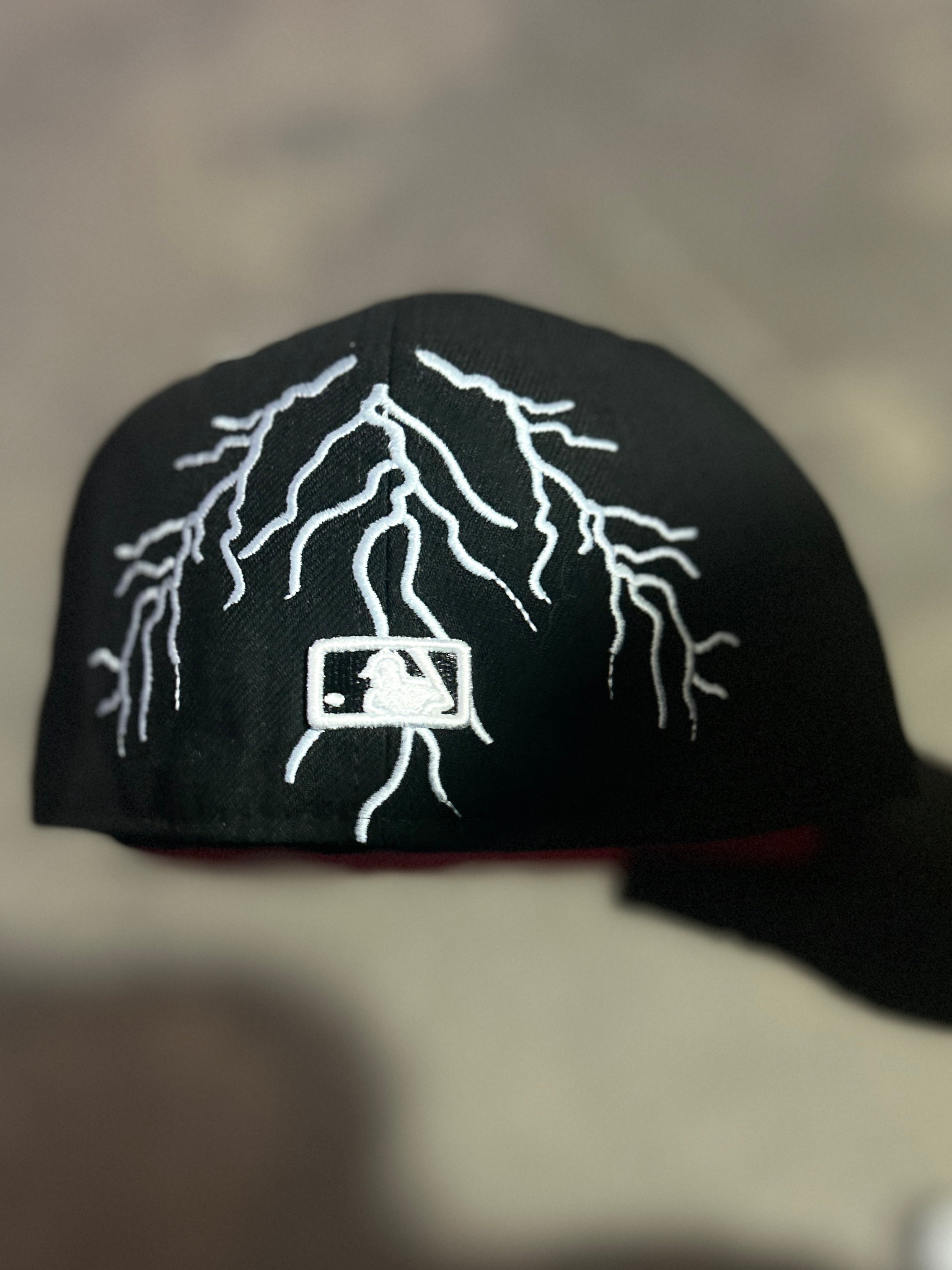OG Exclusive Luminous Thread Sox
Cap (glow in the dark).