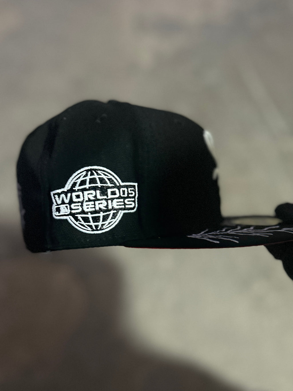 OG Exclusive Luminous Thread Sox
Cap (glow in the dark).