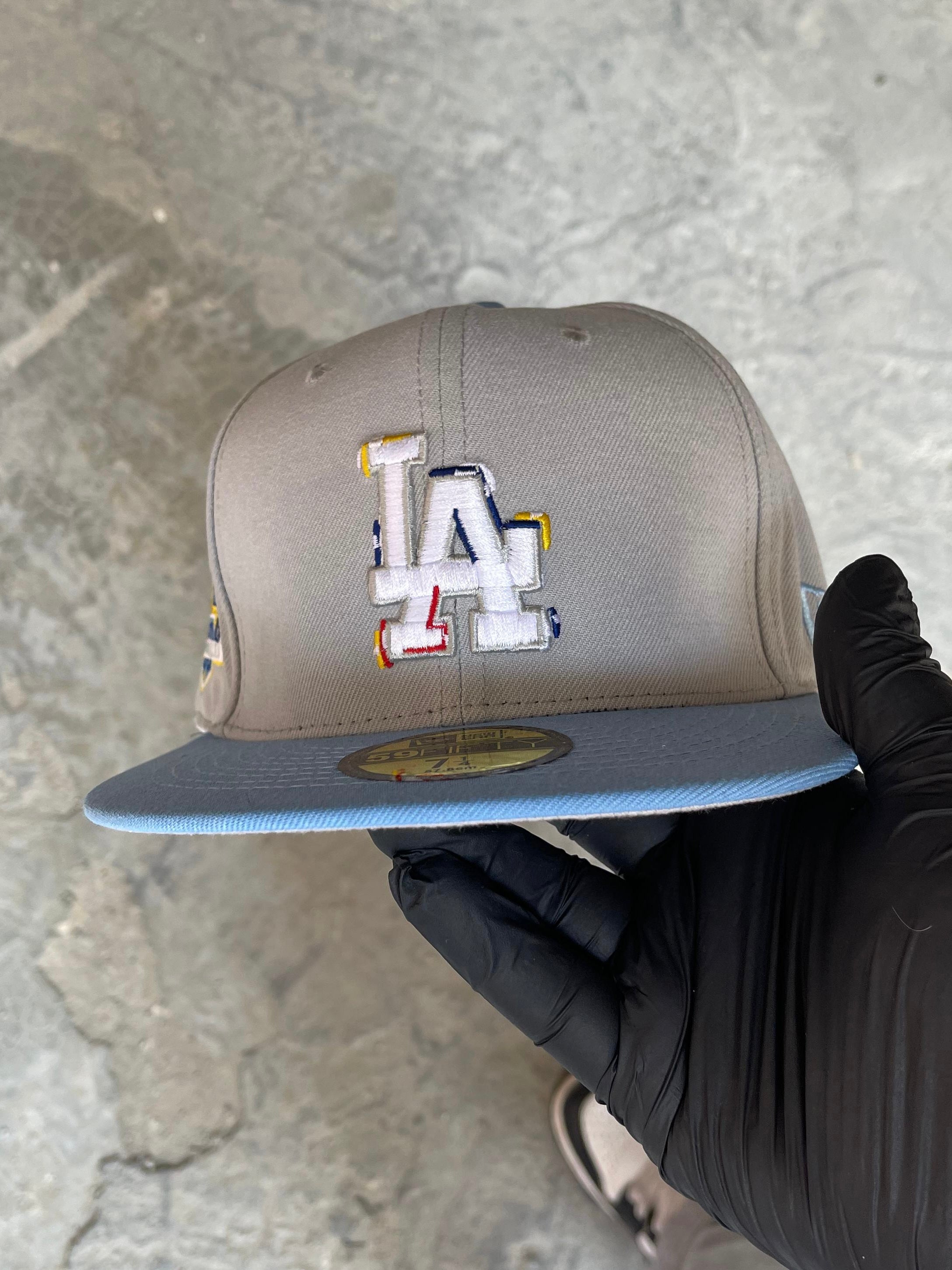 •Los Angeles dogers color brush
fitted cap.