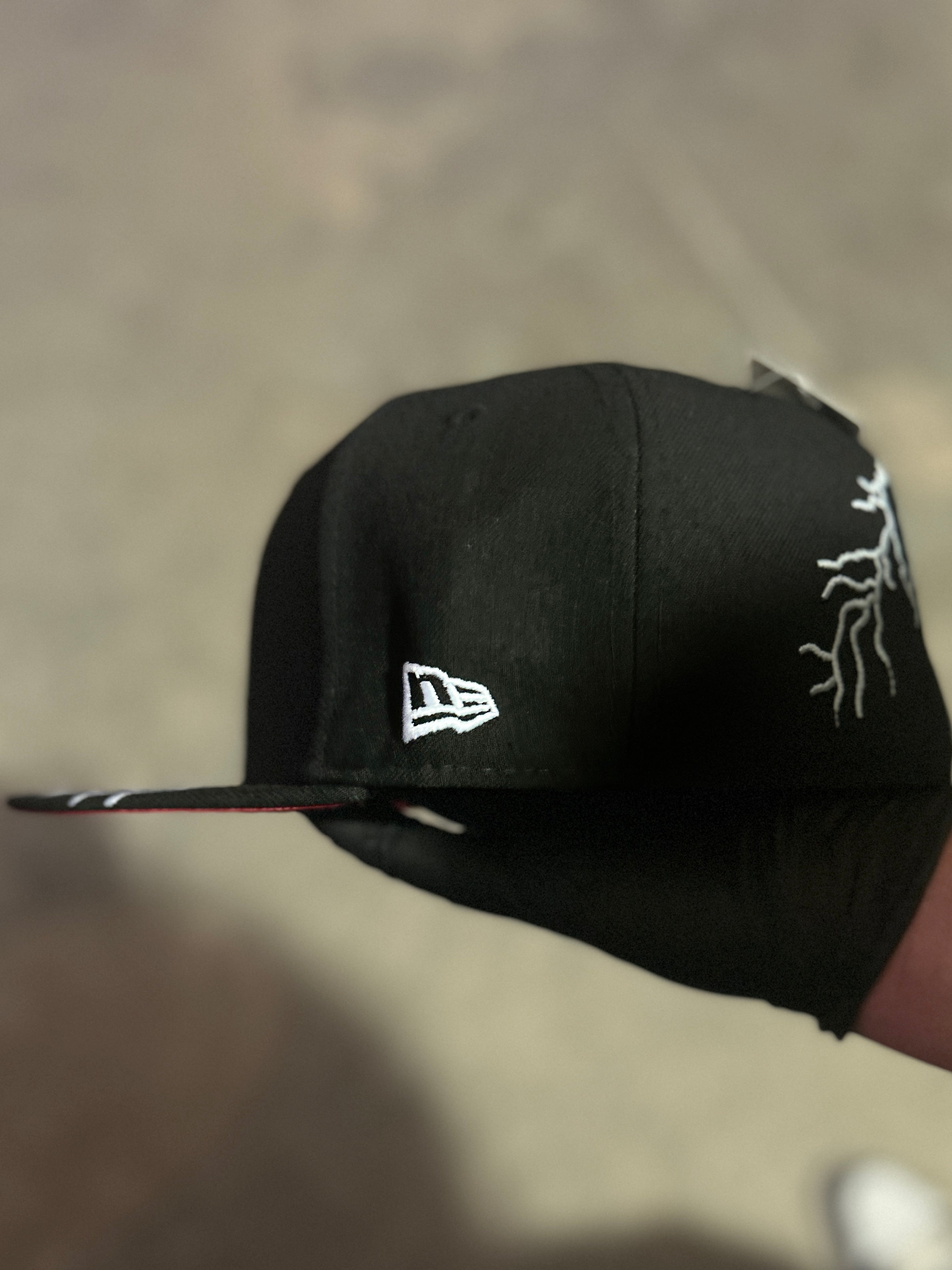 OG Exclusive Luminous Thread Sox
Cap (glow in the dark).