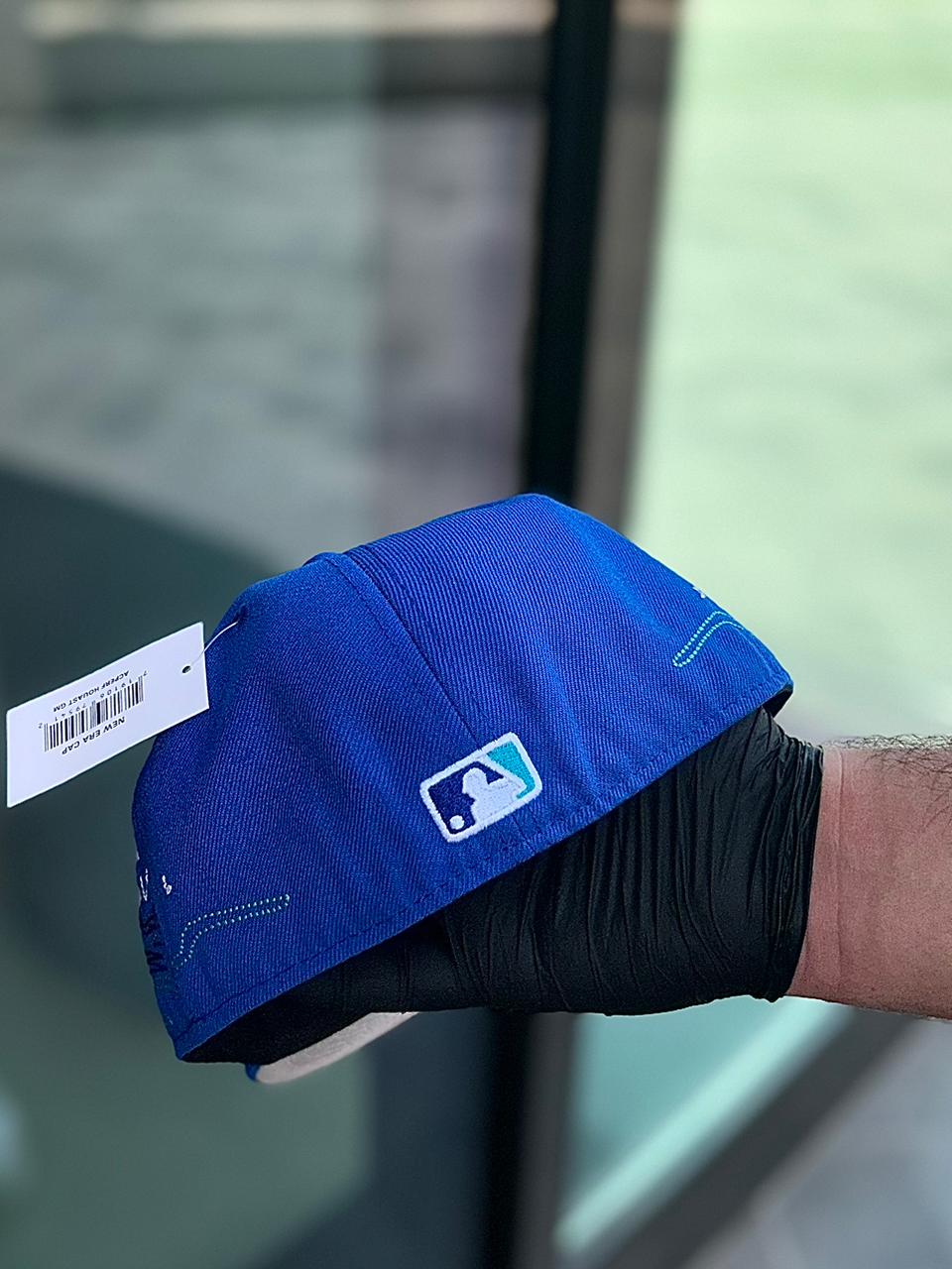 •Los Angeles Dodgers New Era Royal Tonal Wave 59FIFTY. (Fitted cap).